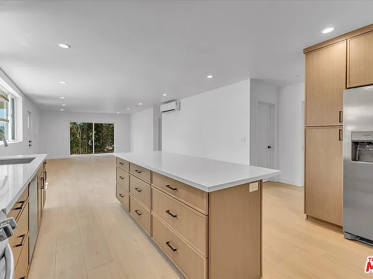 6913 1/2 Encino Ave #UPPER — Photo 22