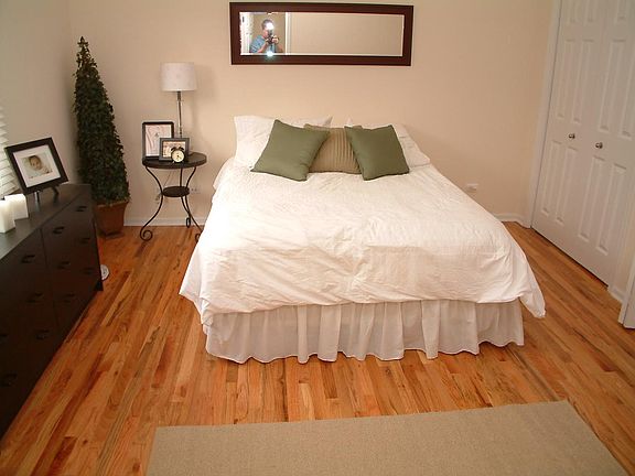 3rd image of 1522 W Greenleaf Ave Unit 2
