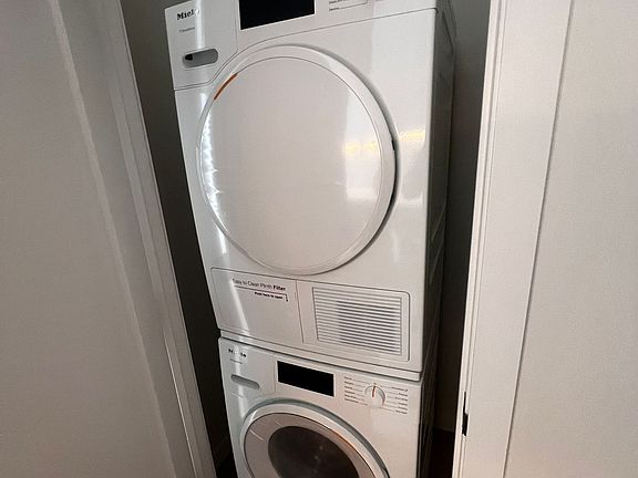 4th image of 3532 Leavitt St #9