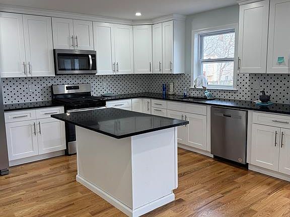 4th image of 695 Shelton Street