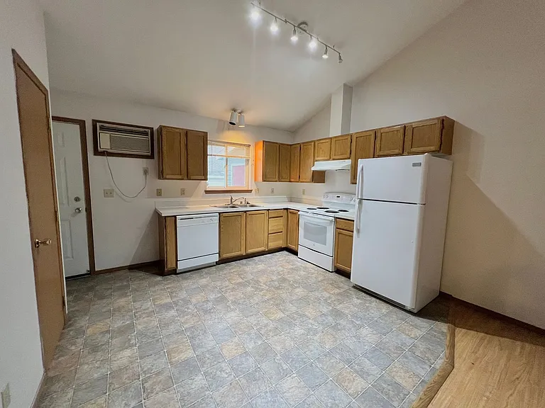 1007 E 19th Ave — Photo 8