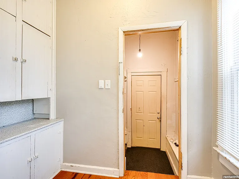 218 E. 8th St. — Photo 11