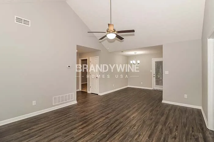 3 bed, 2.0 bath, 1332 sqft, $1,945 — Photo 4