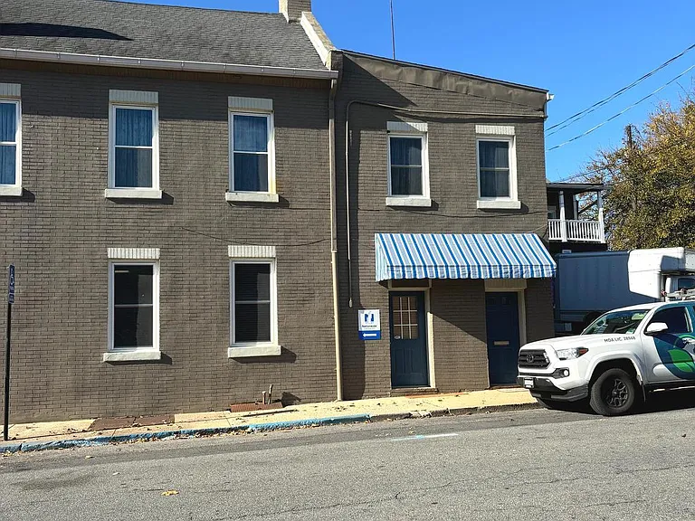 102 N Lawrence St — Photo 3