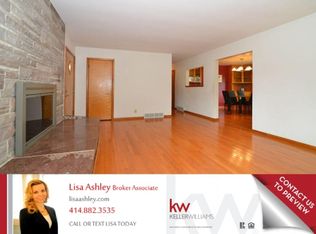 5656 N Sunny Point Rd, Glendale, WI 53209