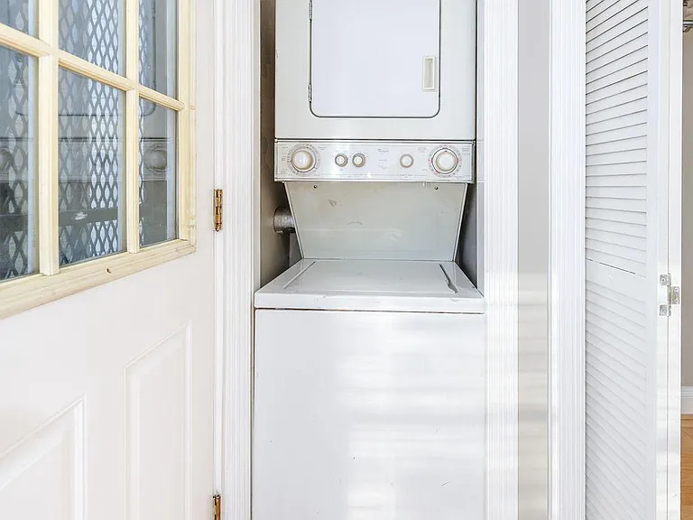 300 Oklahoma Ave NE #101 — Photo 16
