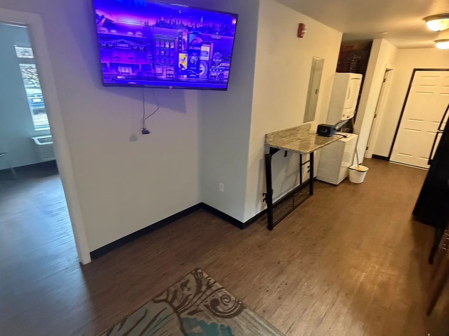 3 bed, 800 sqft, $1,200 — Photo 2