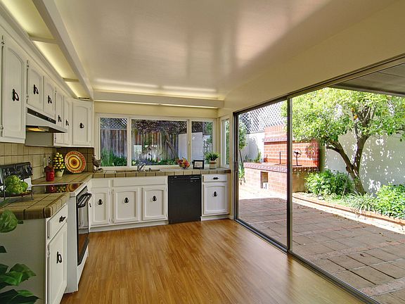 2nd image of 1014 E Evelyn Ave
