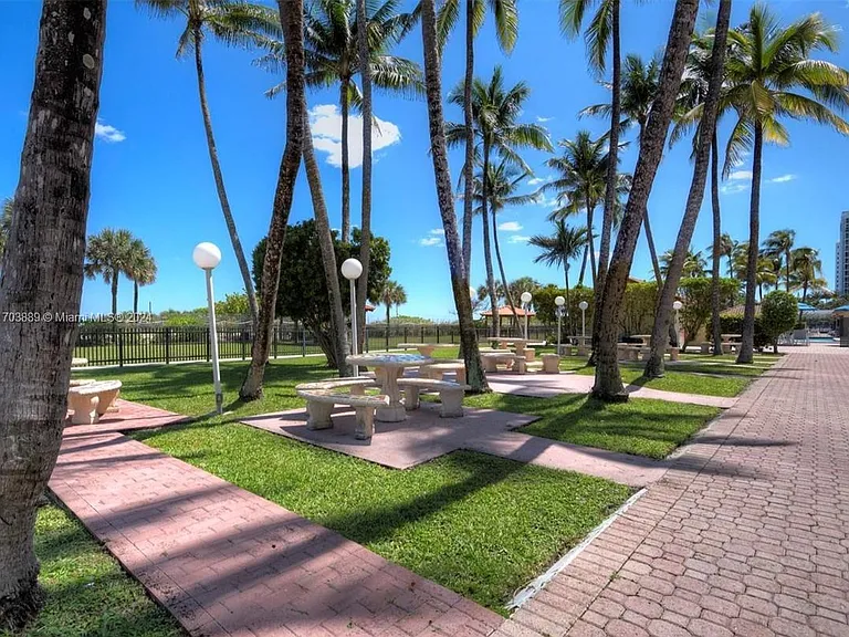 2555 Collins Ave #1409 — Photo 46