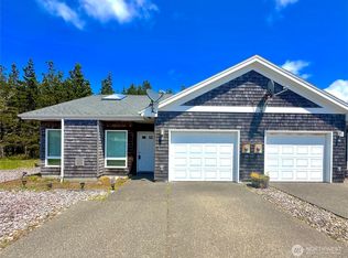 146 28th St NW, Long Beach, WA