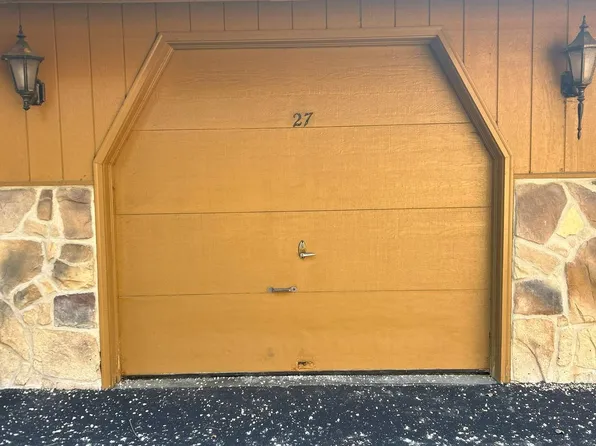 27 Valley Stream Ln, Wayne, PA 19087