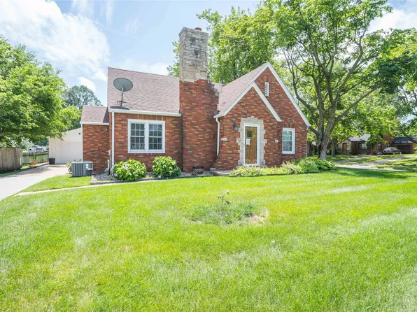 416 Grand Ave, West Des Moines, IA 50265