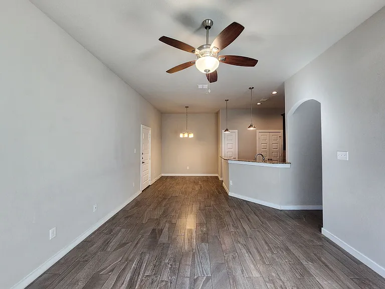367 Creekside Curv — Photo 3
