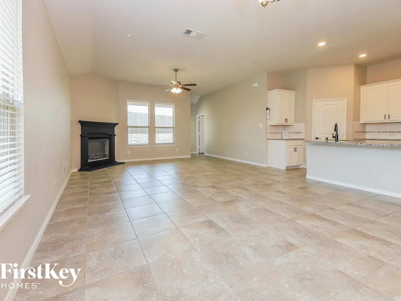 5 bed, 2.0 bath, 2136 sqft, $2,695 — Photo 2