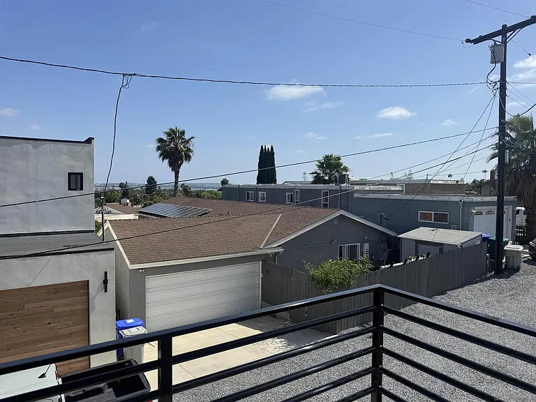2527 Beryl St — Photo 11