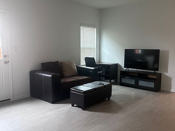 2nd image of 1320 Pickerel St #1