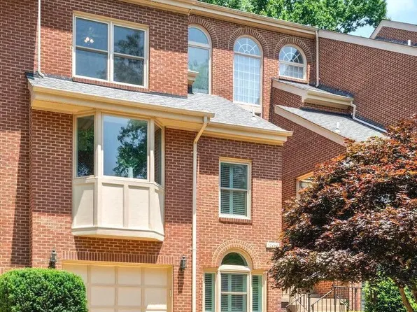 10206 Aspen Willow Dr, Fairfax, VA 22032