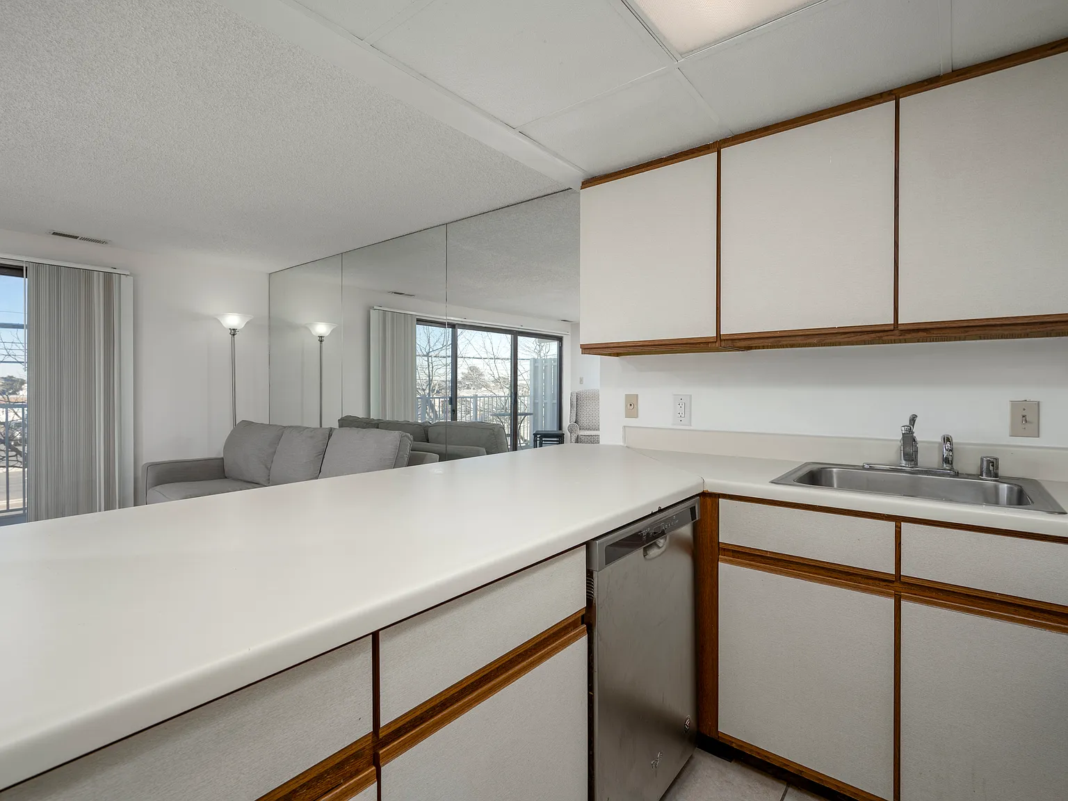 2 bed, 945 sqft, $1,600 — Photo 3
