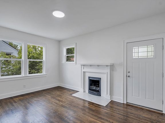 5th image of 114 Greenwood St