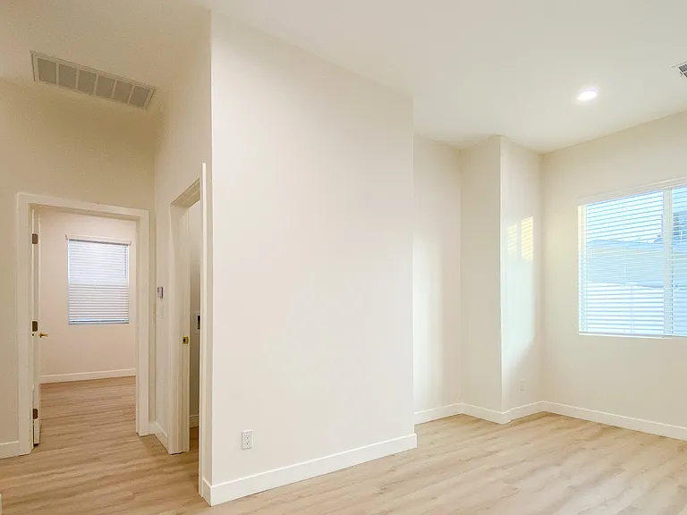 11933 Stagg St #B — Photo 8