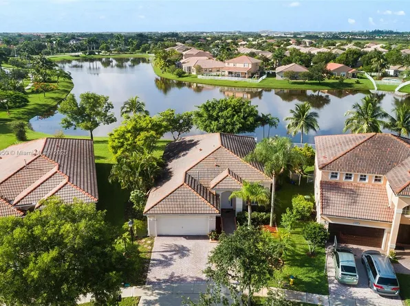 14210 NW 18th Mnr, Pembroke Pines, FL 33028