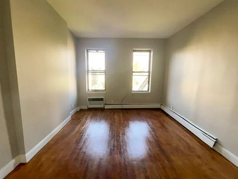 25 Clinton Street — Photo 4