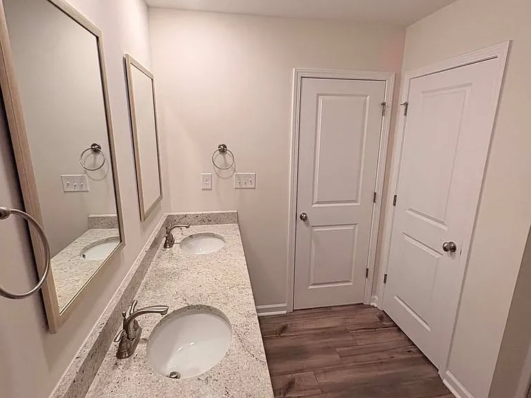 305 Lantana Ct — Photo 12