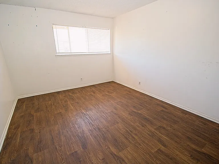 1037 Parkview St — Photo 11