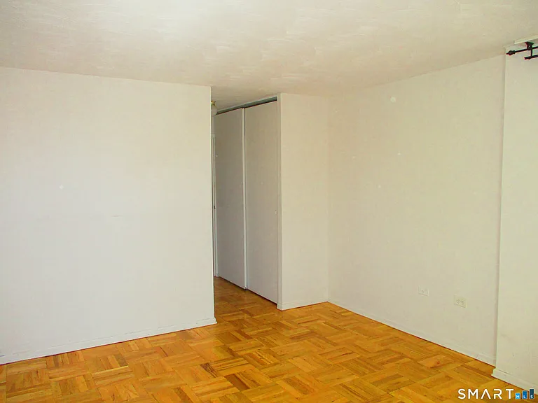 87 Glenbrook Rd #2E — Photo 11