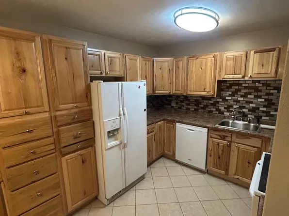 1211 48th Ave APT 35, East Moline, IL 61244