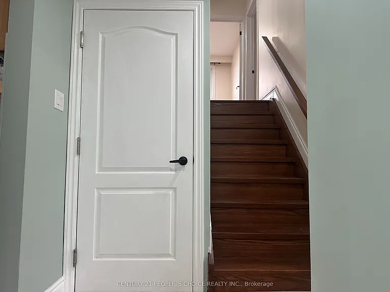 7490 Middleshire Dr — Photo 23