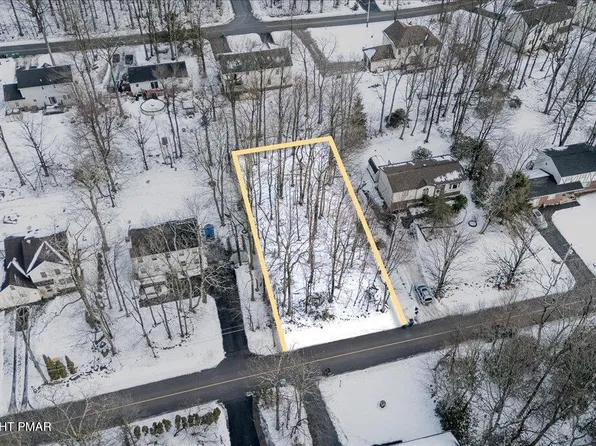 348 Buckingham Cir, Tobyhanna, PA 18466