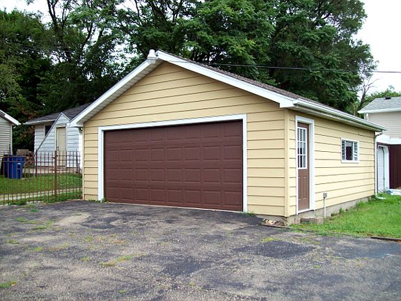 5th image of 621 E Lake Ave
