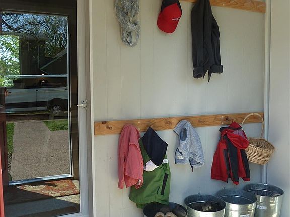 4th image of 422 W Allyn St