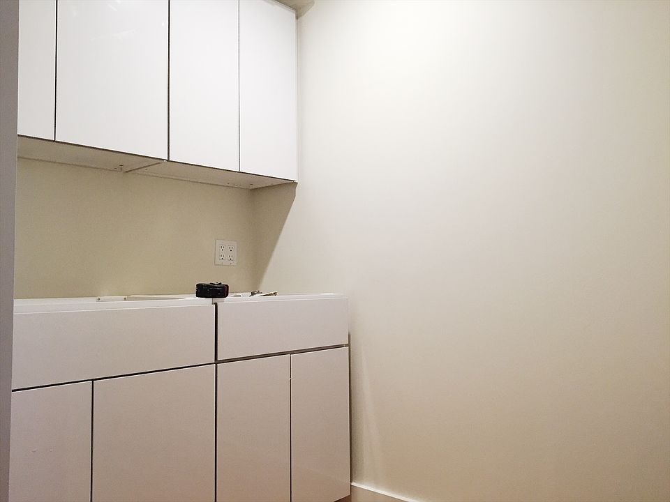 2nd image of 1873 Palmetto St #Studiob