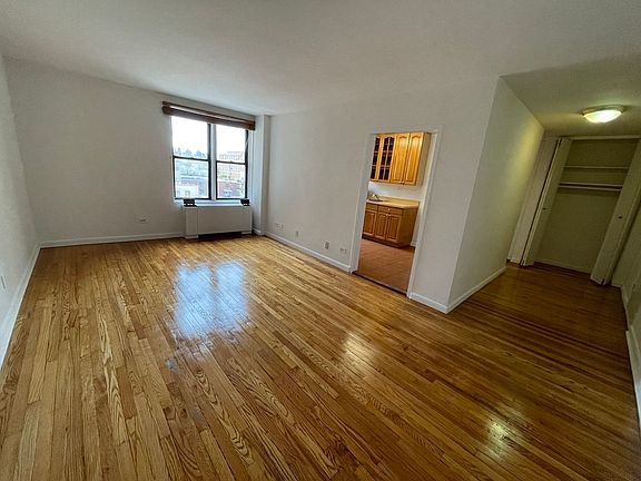 4th image of 23-35 Broadway #4G
