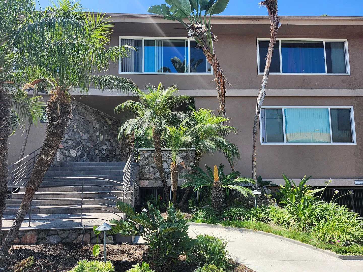 Shadow Lane 3 Apts. — Photo 1