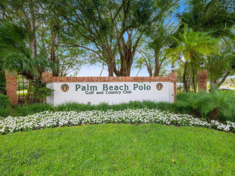 11397 Pond View Dr #E103 — Photo 3