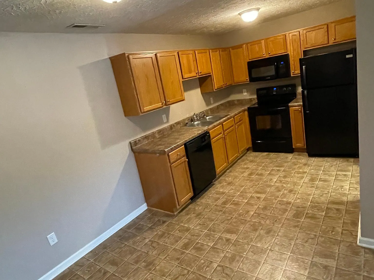 379 Upper Stone Ave — Photo 4