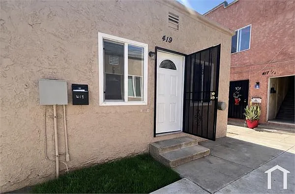 Studio, 400 sqft, $1,600 — Photo 2