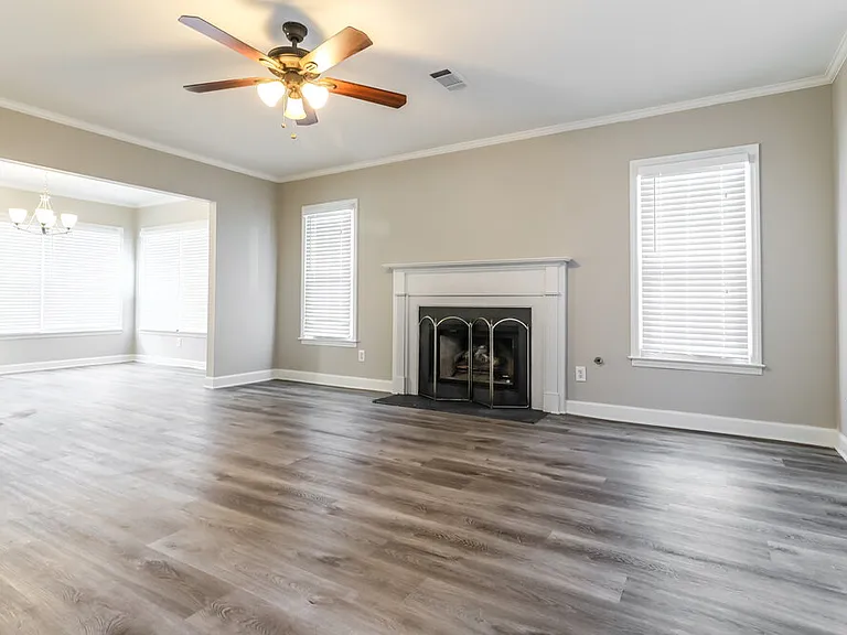 1504 Justin Dr — Photo 5