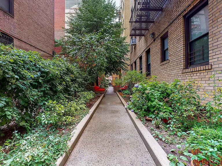8216 34th Ave #1E — Photo 11