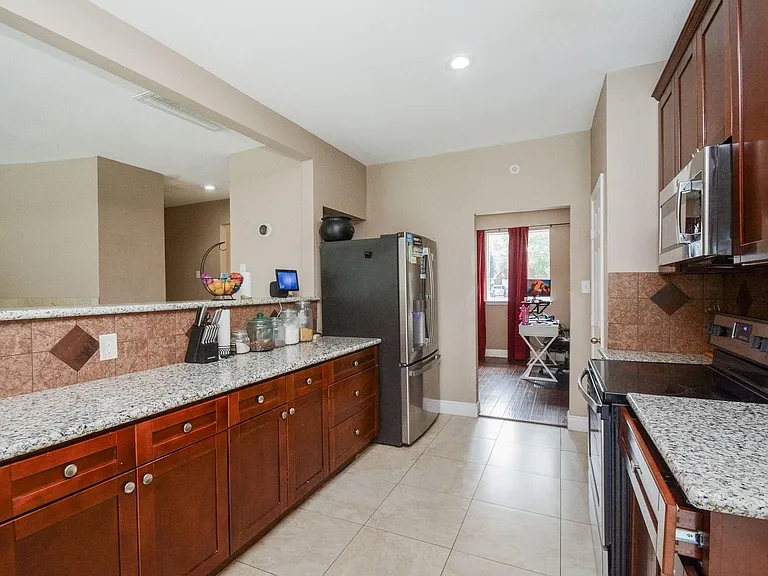 1402 Chestnut Ridge Rd — Photo 18