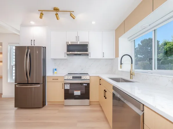 15092 19a Ave, Surrey, BC V4A 7G8