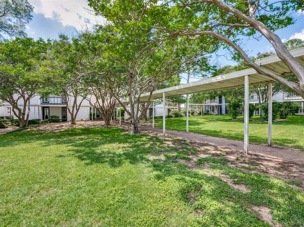 412 Hollyhill Ln, Denton, TX 76205