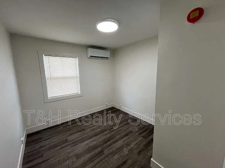 1124 S East St — Photo 5