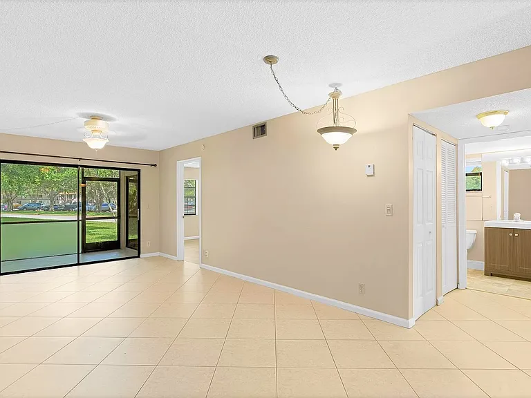 2900 NW 5th Ave — Photo 8