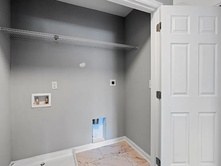 211 Longfellow Ln #211 — Photo 5