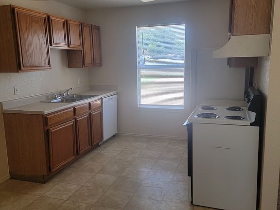 3rd image of 1702 Windward Dr #B