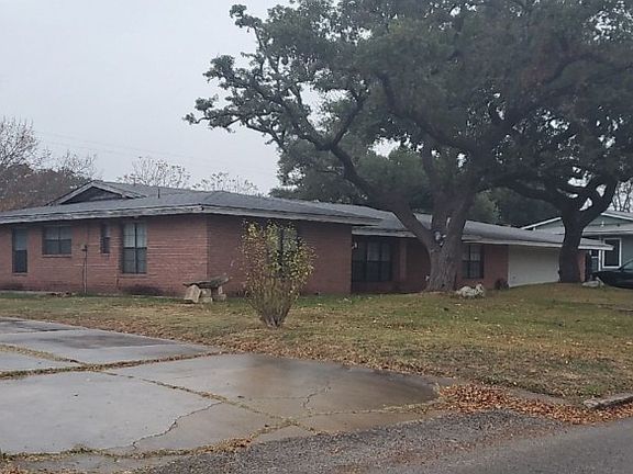 3rd image of 414 Beverly Dr